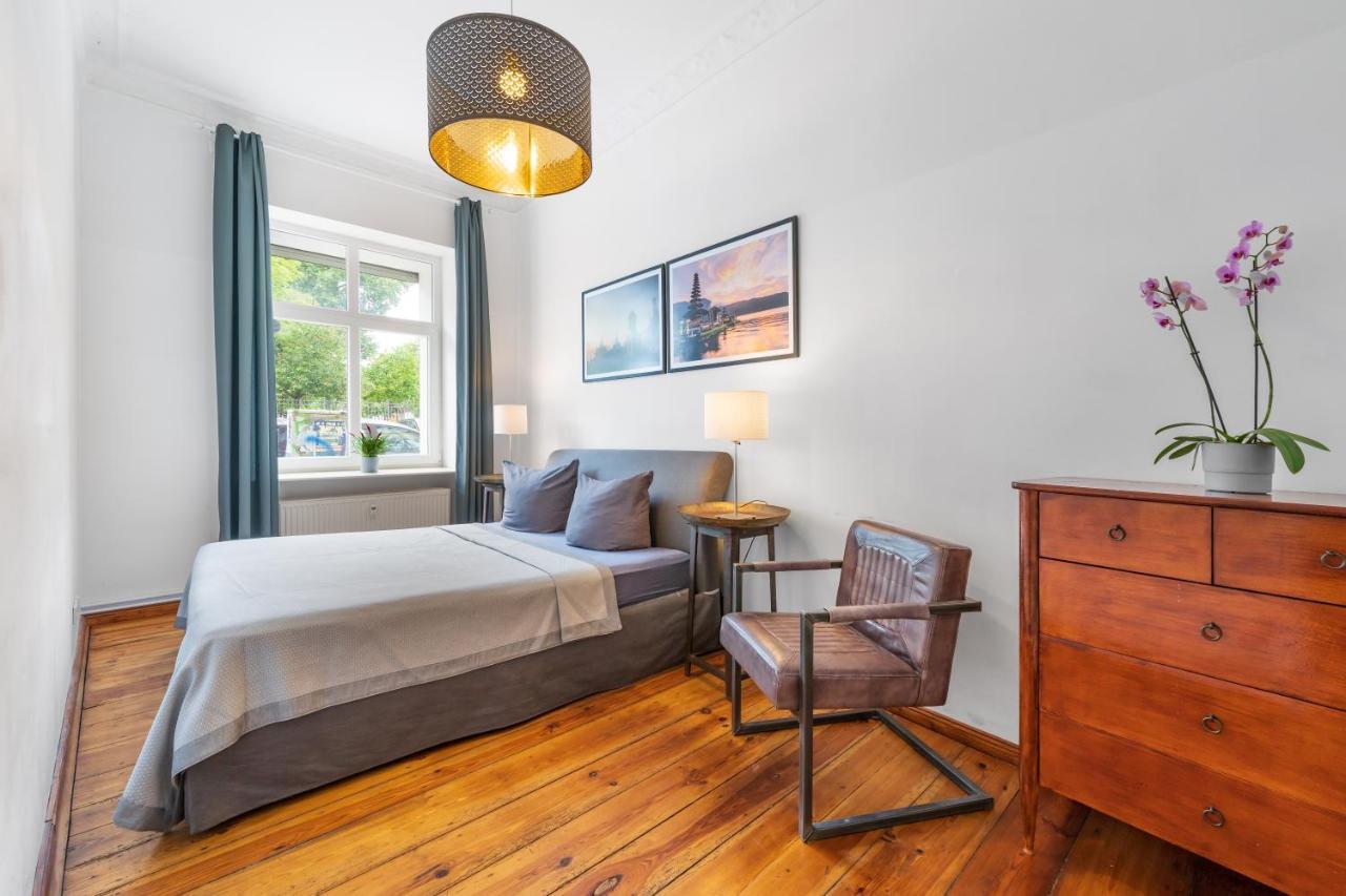 Apartment Boediker Loft, 3 Bedroom App With 2 Bath In Friedrichshain Up To 9 *
